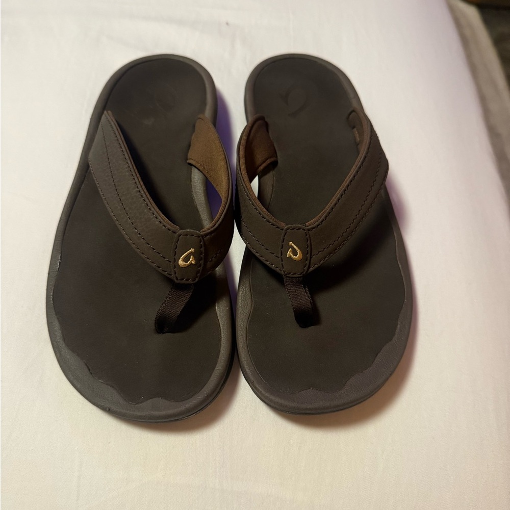 OluKai Ohana Flip Flops sz 7
 Leather Sandals Womens Slip On Shoes